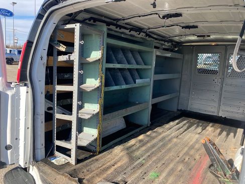 Used 2017 GMC Savana 2500 image 29