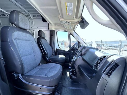 Used 2024 RAM ProMaster 2500 w/ Storage Group FWD image 16