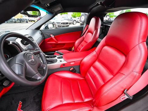 Used 2005 Chevrolet Corvette Coupe w/ Preferred Equipment Group RWD image 19