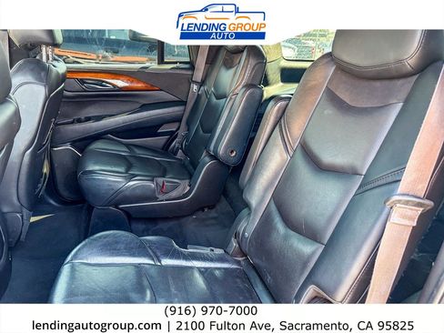 Used 2015 Cadillac Escalade Luxury AWD/4WD image 17
