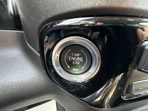 Used 2022 Chevrolet Silverado 1500 LT AWD/4WD image 16