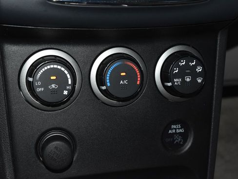 Used 2013 Nissan Rogue S image 11