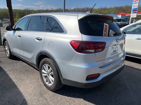 Used 2019 Kia Sorento AWD V6 image 2