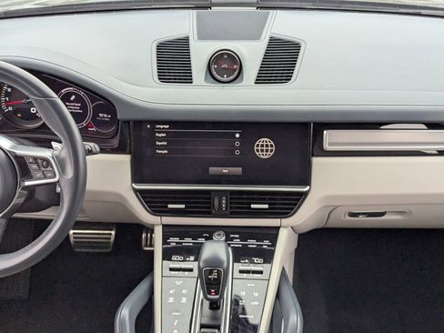 Used 2022 Porsche Cayenne S Platinum image 17