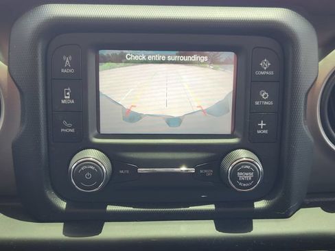 Used 2018 Jeep Wrangler Unlimited Sport S AWD/4WD image 14