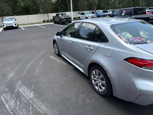 Used 2022 Toyota Corolla LE FWD image 9