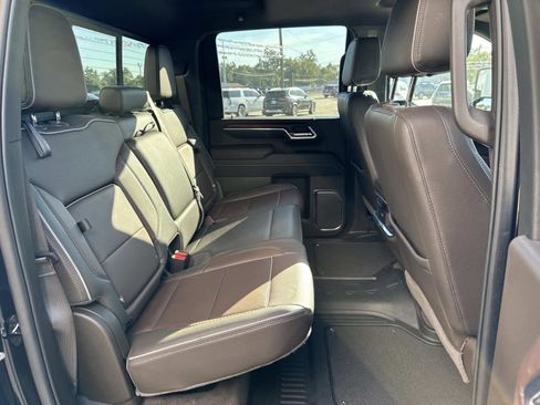 Used 2024 GMC Sierra 2500 Denali w/ Denali Reserve Package image 18