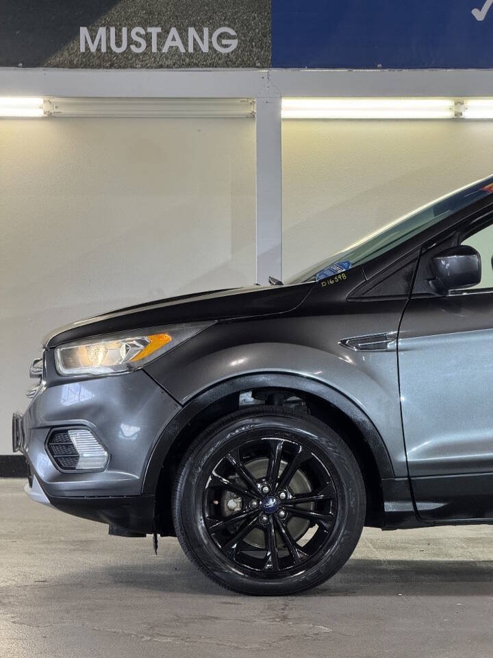 Used 2017 Ford Escape SE w/ SE Leather Comfort Package AWD/4WD image 15