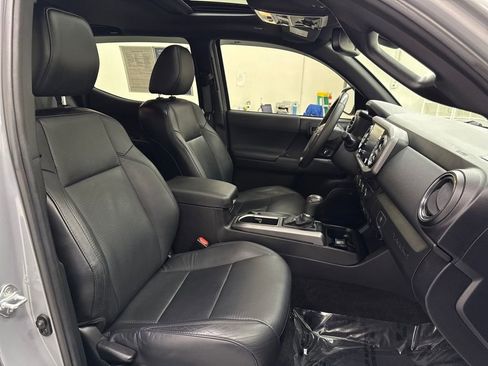 Used 2021 Toyota Tacoma TRD Off-Road w/ TRD Premium Off Road Package image 23