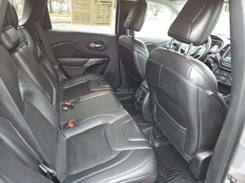 Used 2019 Jeep Cherokee Latitude Plus w/ Cold Weather Group image 16