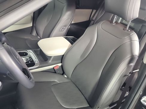 Certified 2024 Kia Carnival SX FWD image 19