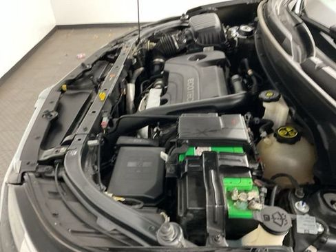 Used 2018 Chevrolet Equinox Premier image 20