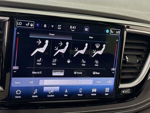 Used 2025 Chrysler Pacifica Limited FWD image 14