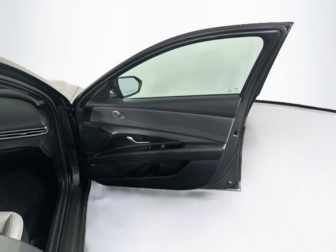 Used 2025 Hyundai Elantra Limited FWD image 34