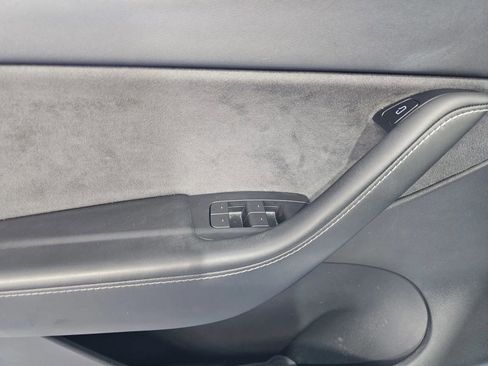 Used 2022 Tesla Model Y Long Range AWD/4WD image 13