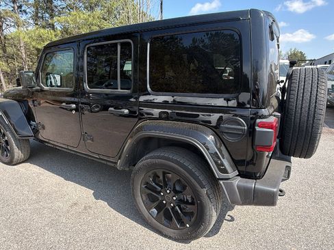 Used 2025 Jeep Wrangler Sahara w/ Safety Group image 10