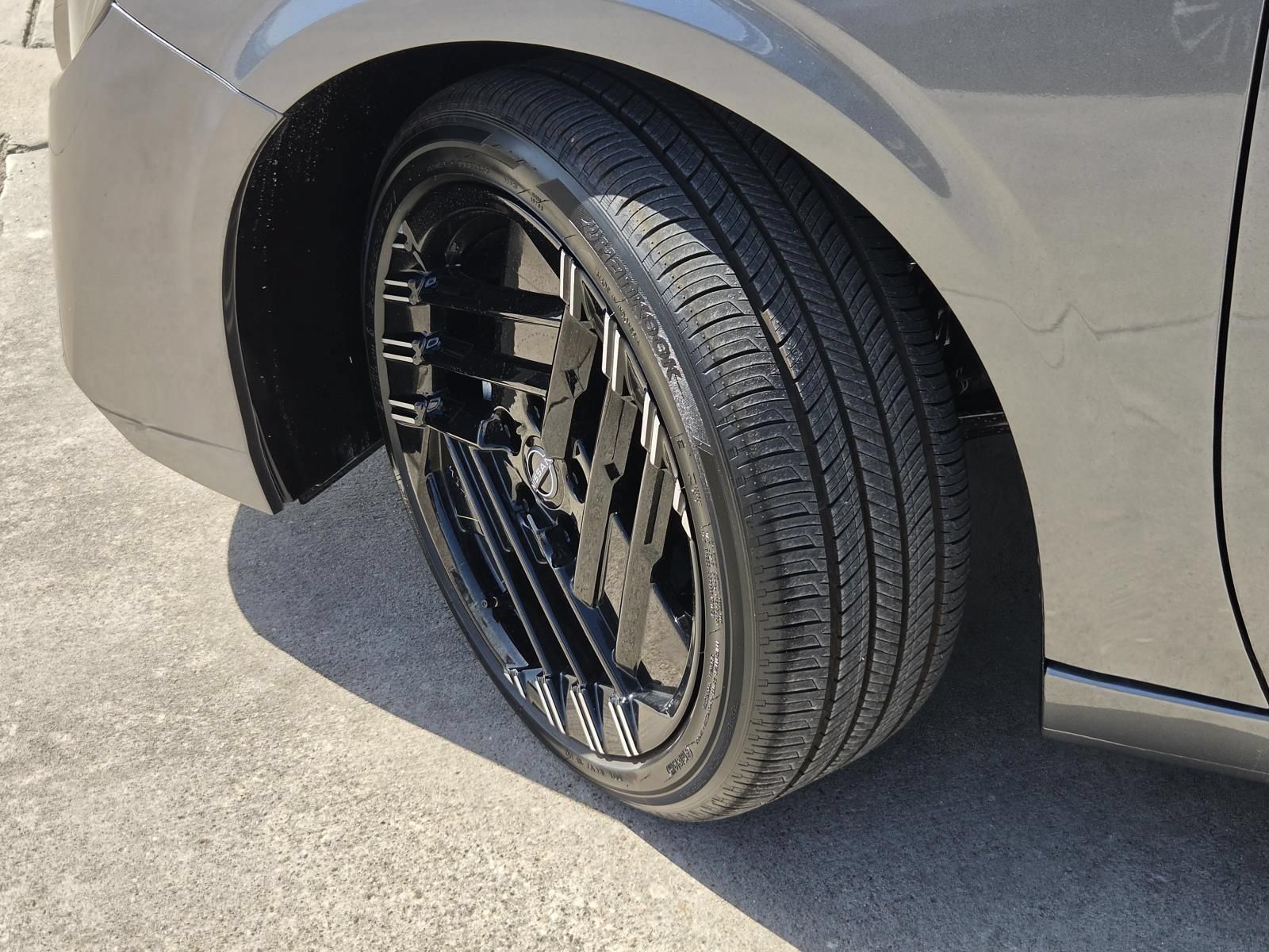 New 2027 Nissan Sentra SR w/ Floor Mat Package FWD image 9
