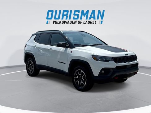 Used 2025 Jeep Compass Trailhawk AWD/4WD image 2