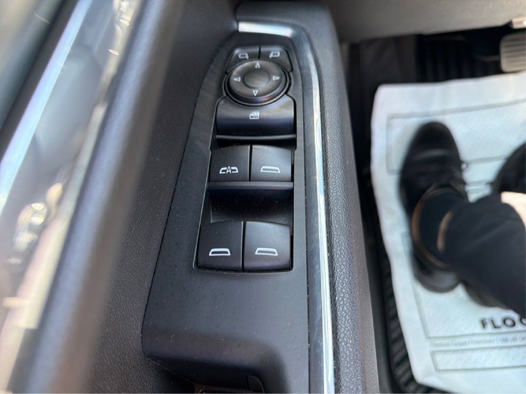 Used 2025 Chevrolet Silverado 1500 LT AWD/4WD image 32