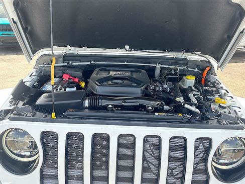 Used 2022 Jeep Wrangler Unlimited Sahara AWD/4WD image 30