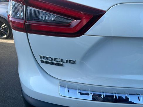 Used 2020 Nissan Rogue Sport SV w/ Technology Package AWD/4WD image 9