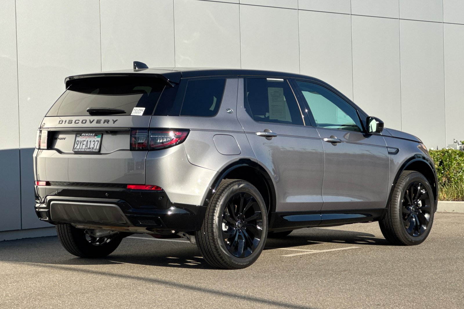 Used 2025 Land Rover Discovery Sport Dynamic SE AWD/4WD image 5