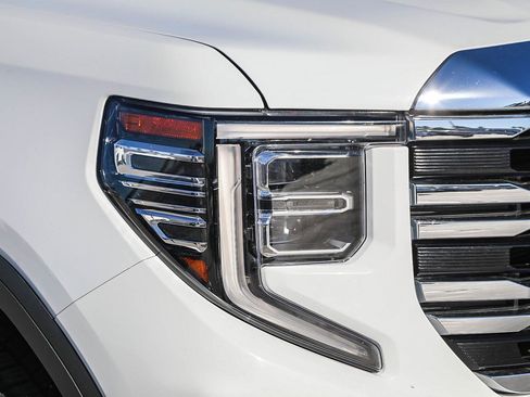 Used 2022 GMC Sierra 1500 SLT image 8