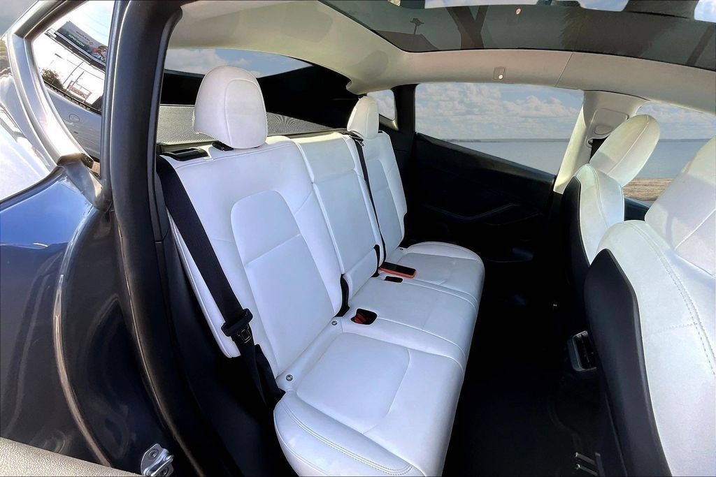 Used 2022 Tesla Model Y Performance AWD/4WD image 23
