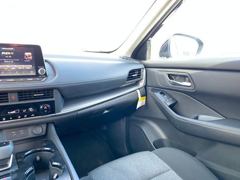 Used 2025 Nissan Rogue SV image 37