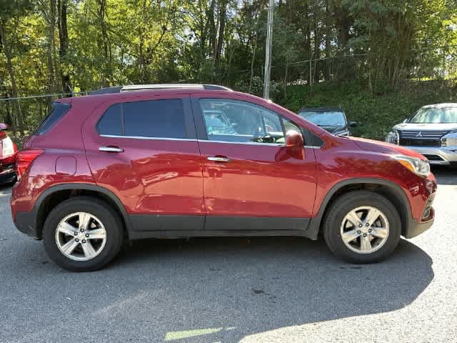 Used 2019 Chevrolet Trax LT w/ LT Convenience Package AWD/4WD image 3
