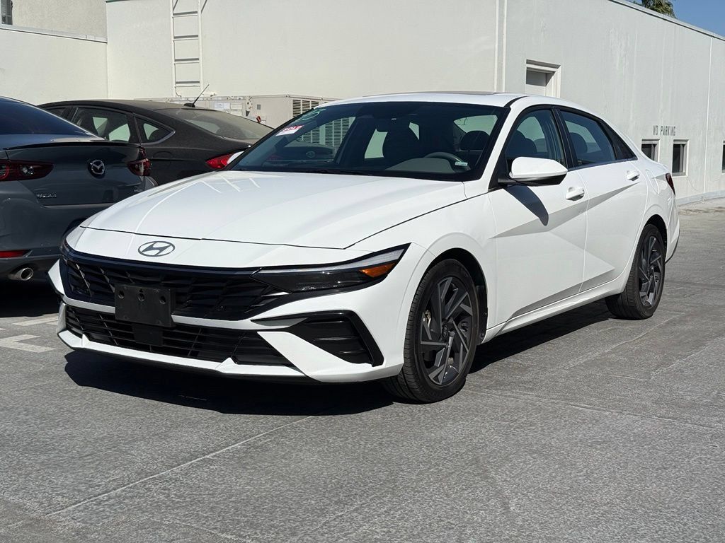 Used 2025 Hyundai Elantra SEL FWD image 1