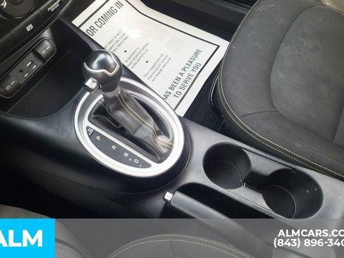 Used 2015 Kia Soul + image 27