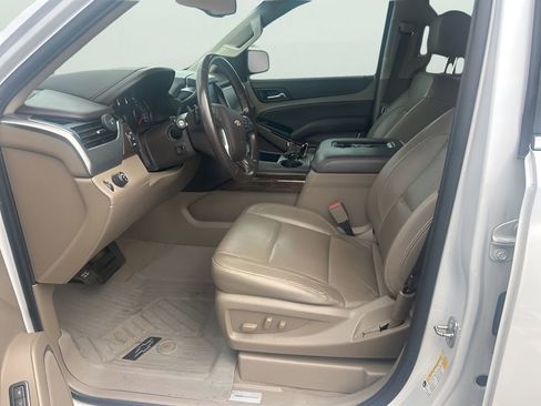 Used 2019 Chevrolet Suburban LT w/ Luxury Package RWD image 12