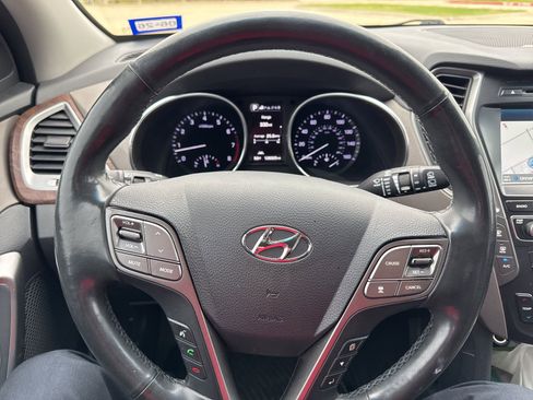 Used 2017 Hyundai Santa Fe Limited image 9