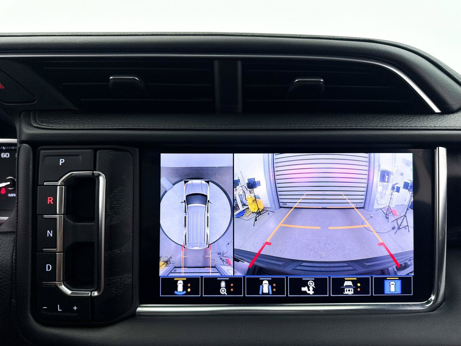 Used 2021 GMC Yukon Denali AWD/4WD image 15