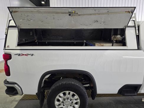 Used 2020 Chevrolet Silverado 3500 LT AWD/4WD image 16