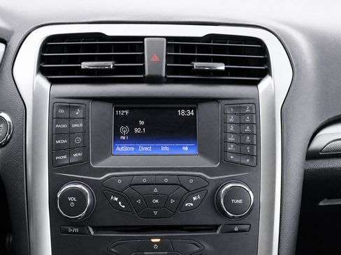Used 2017 Ford Fusion SE FWD image 33