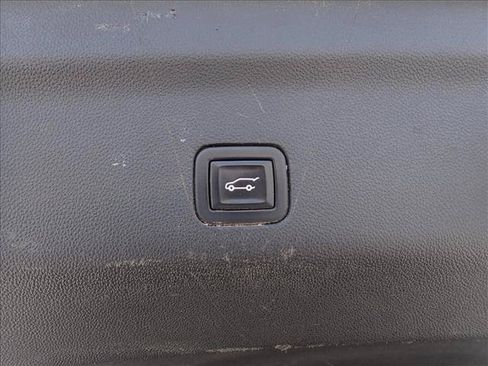 Used 2023 GMC Yukon XL SLT w/ SLT Luxury Package AWD/4WD image 10