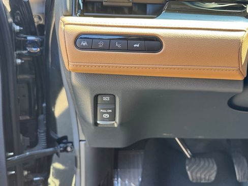 Used 2025 INFINITI QX80 Sensory AWD/4WD image 13