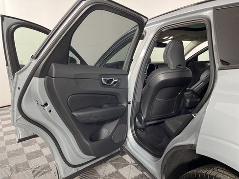 Used 2025 Volvo XC60 B5 Plus image 36