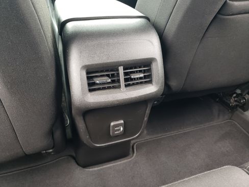 Used 2022 Chevrolet Equinox LT w/ Driver Convenience Package image 34