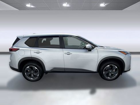 Used 2025 Nissan Rogue SV AWD/4WD image 8