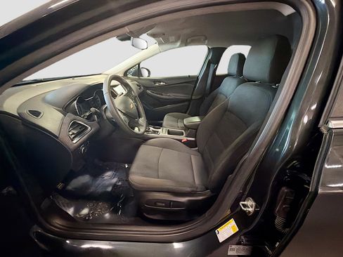Used 2018 Chevrolet Cruze LT w/ Convenience Package FWD image 13