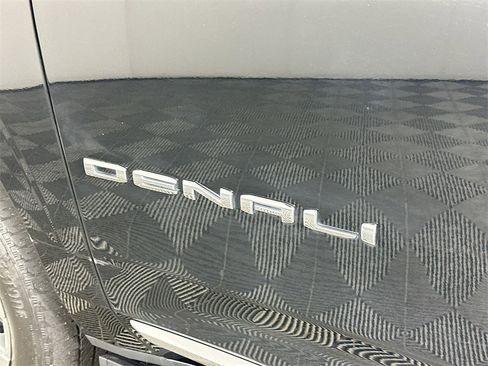 Used 2023 GMC Yukon XL Denali image 28