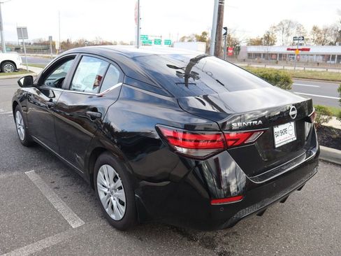 Certified 2025 Nissan Sentra S FWD image 8