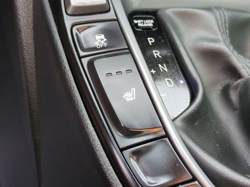 Used 2019 Hyundai Veloster Turbo FWD image 23