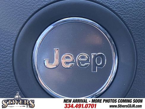 Used 2020 Jeep Grand Cherokee Altitude AWD/4WD image 31