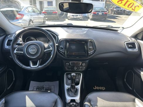 Used 2018 Jeep Compass Latitude w/ Popular Equipment Group AWD/4WD image 11