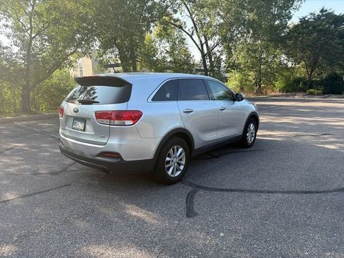 Used 2016 Kia Sorento L FWD image 21