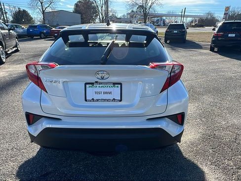 Used 2020 Toyota C-HR XLE image 6